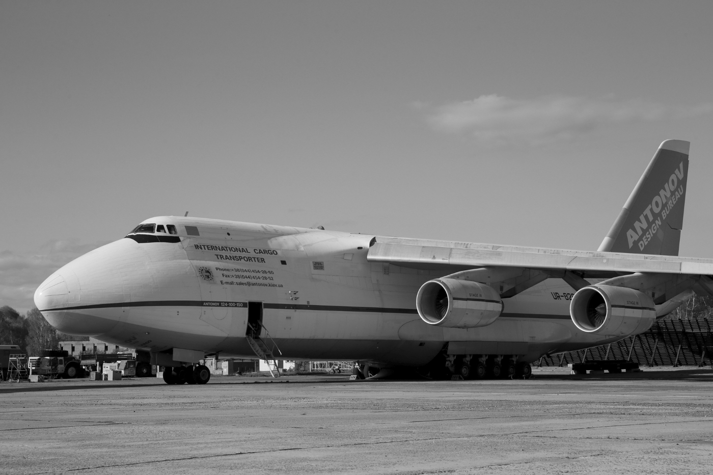 Les gros-porteurs russes An-124 représentent un enjeu stratégique pour l'armée française.