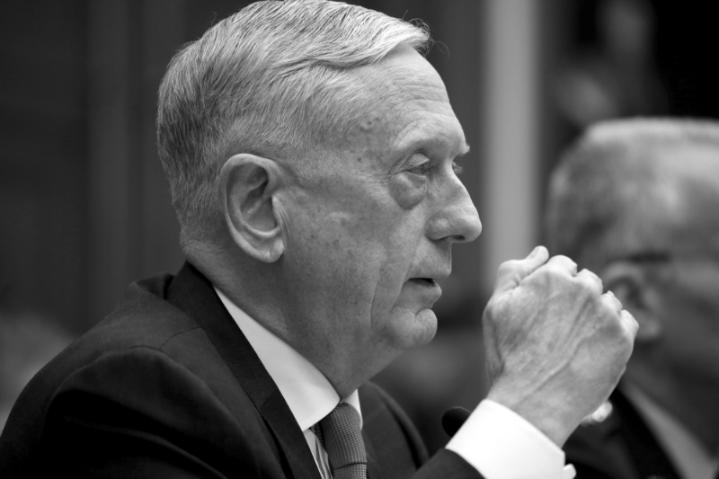 Jim Mattis, sécrétaire à la défense, cible des lobbyistes pour l'attribution du cloud du Pentagone.