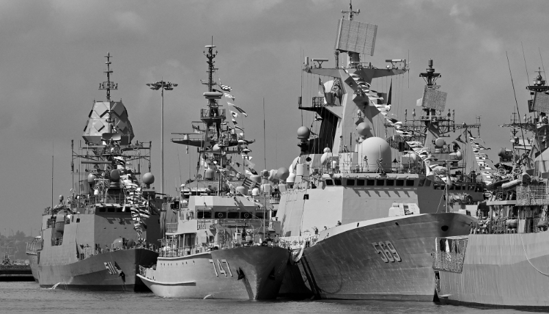 Des navires de guerre de différents pays à quai dans la base navale de Changi, à Singapour, le 4 mai 2023.