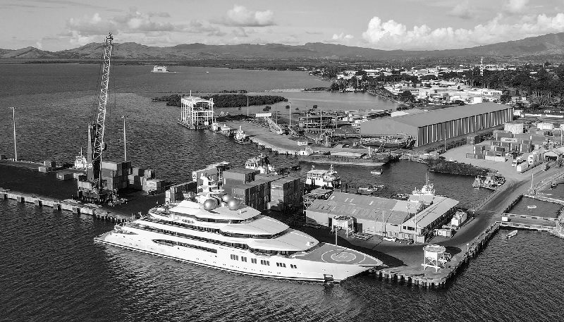 Le super-yacht Amadea dans le port de Lautoka, aux Fidji, le 13 avril 2022.