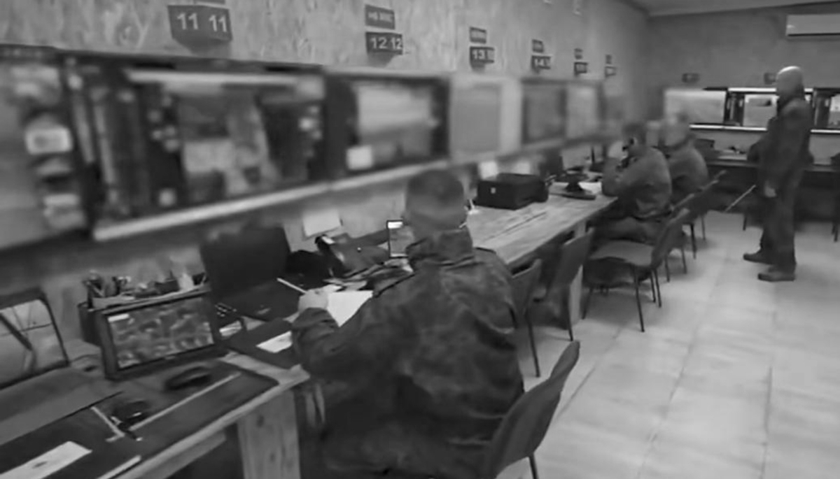 Poste de commandement d'une brigade d'infanterie russe où l'on voit les trois outils déployés, Astra, Glaz et Groza.