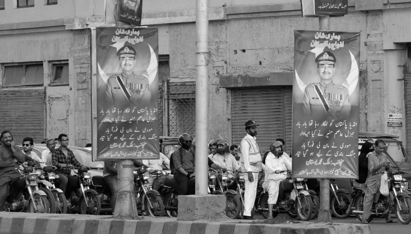 Affiches du chef d'état-major de l'armée pakistanaise Asim Munir, dans les rues de Karachi, Pakistan, le 20 mai 2025.