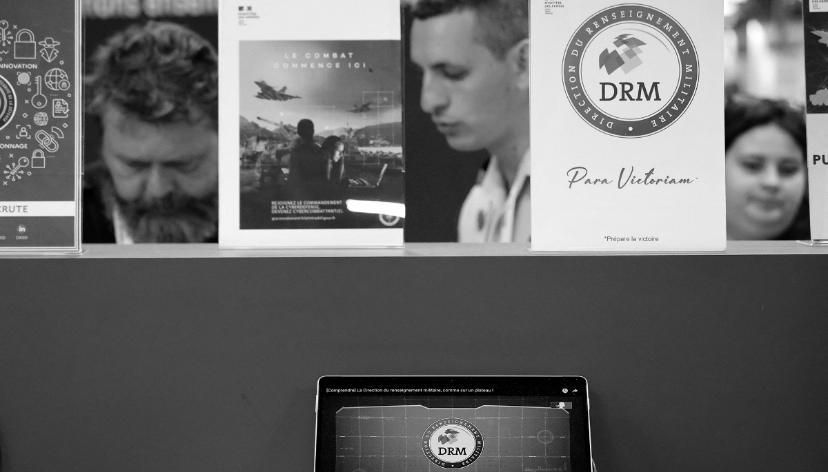 Le stand de la Direction du renseignement lilitaire (DRM) au salon Vivatech, à Paris, le 14 juin 2023.
