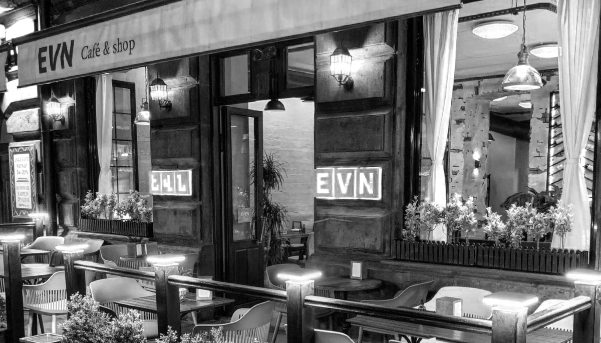 L'EVN Café donne sur la rue Abovyan, l'artère la plus huppée de la capitale arménienne.
