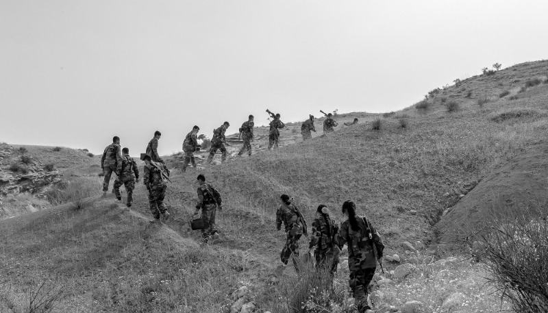 Des membres du Parti démocratique du Kurdistan iranien (PDKI) participant à un exercice militaire dans un avant-poste près d'Erbil, Kurdistan irakien, le 11 juin 2023.