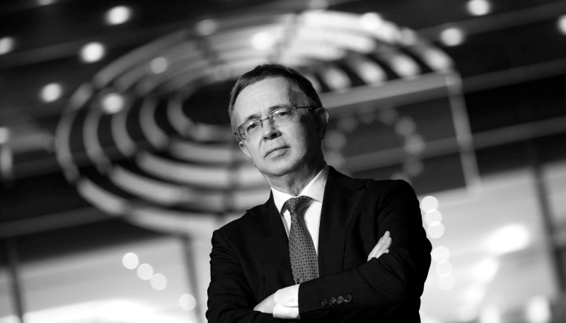 L'eurodéputé allemand Hans Neuhoff (AfD) au Parlement européen à Bruxelles, le 9 décembre 2024.
