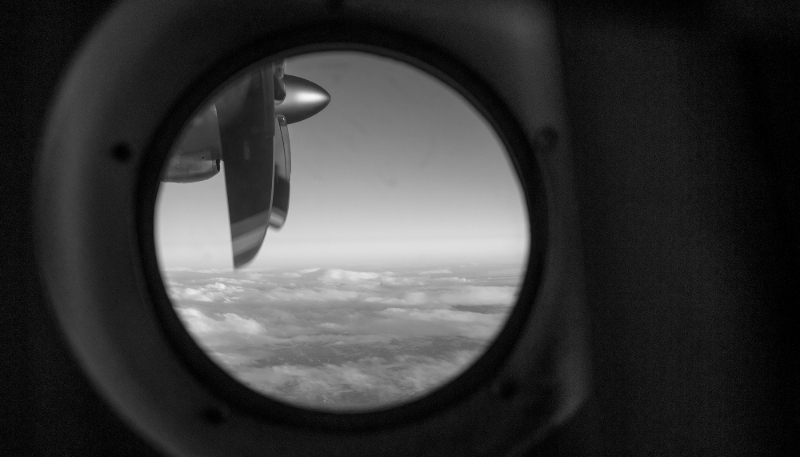 Vue aérienne depuis l'intérieur d'un Hercules C-130. La CIA cherche à acquérir discrètement ce type d'avions pour opérer au Proche-Orient.