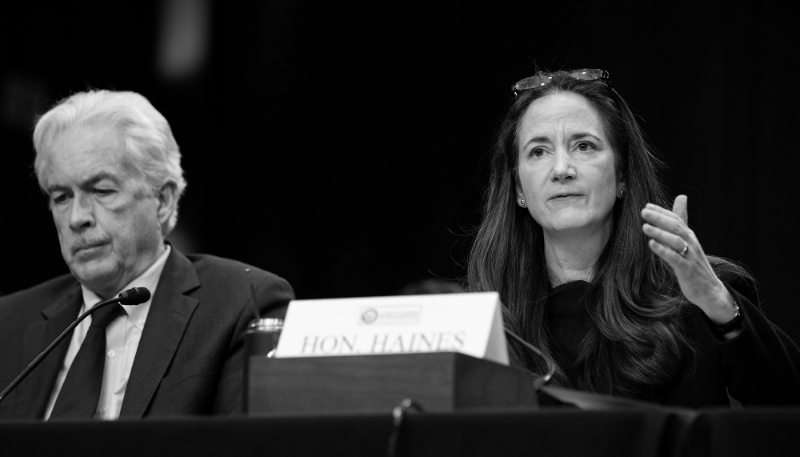 Avril Haines, directrice de l'ODNI, et William Burns, directeur de la CIA, lors d'une audition sur les menaces mondiales devant le Comité sénatorial spécial sur le renseignement, le 11 mars 2024 à Washington. 