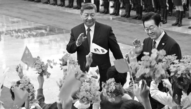 Le président chinois Xi Jinping et son homologue de la République de Corée Lee Jae‑myung à Pékin, le 5 janvier 2026. 