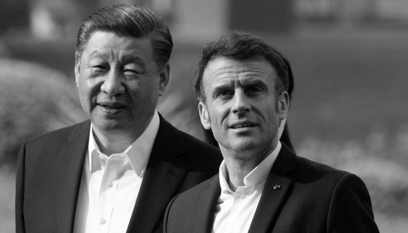 Le président chinois Xi Jinping et son homologue français Emmanuel Macron à Guangzhou, en Chine, le 7 avril 2023.