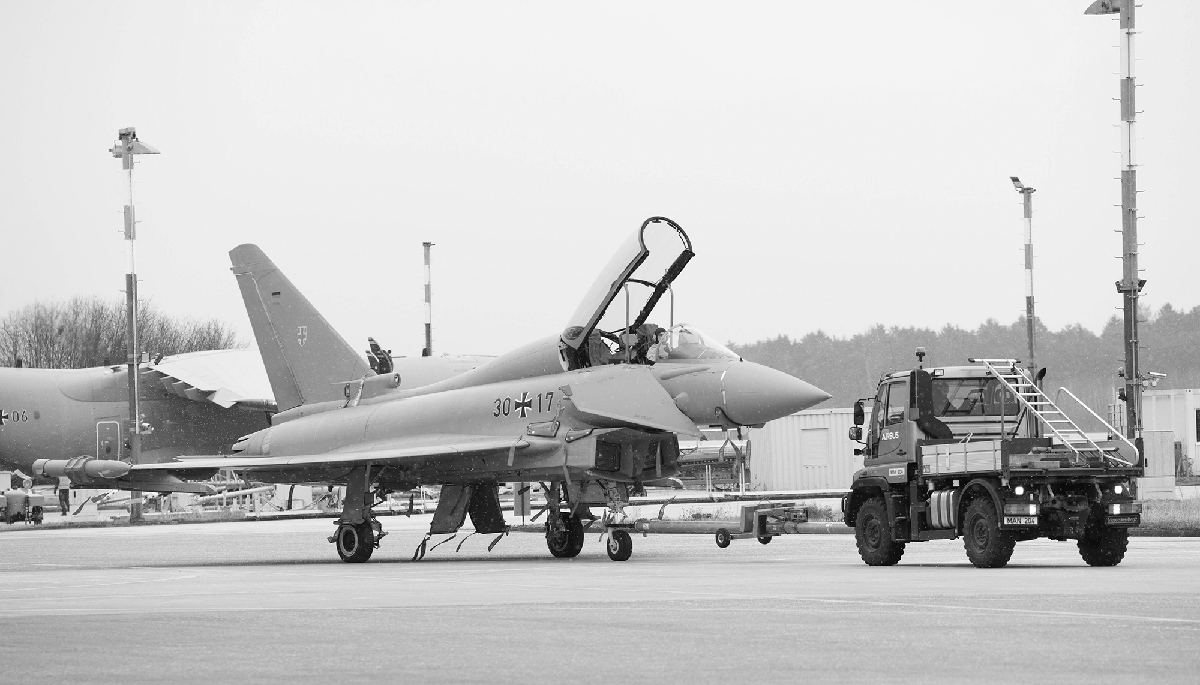 Un avion Typhoon Eurofighter sur la base aérienne de Manching (Allemagne), le 19 janvier 2024. Cette base a fait l'objet de survols de drones non identifiés début 2025.
