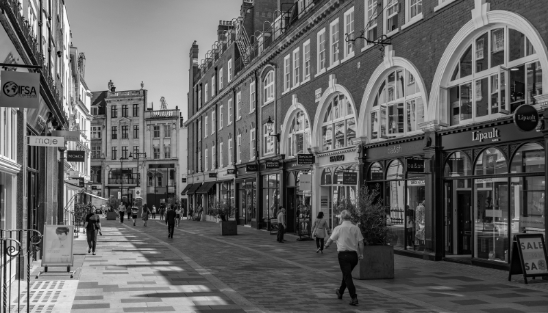 La Cavendish Dental Clinic se situe au 7 South Molton Street, à Londres, au cœur du quartier de Mayfair.