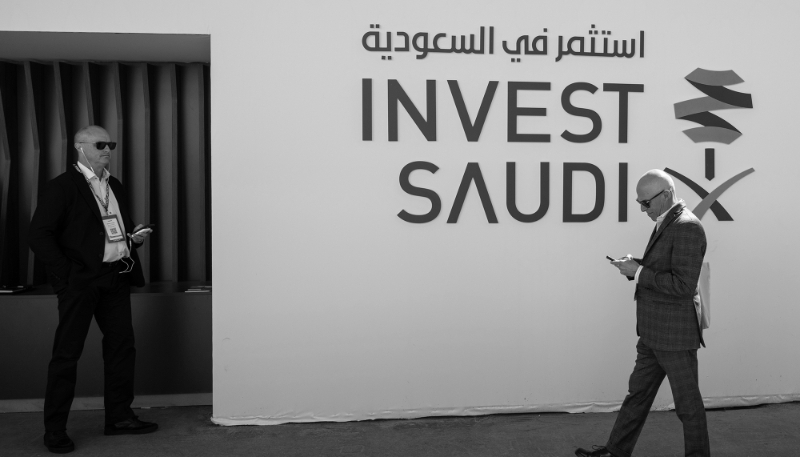 Le pavillon Saudi Invest présente le projet Neom au salon Mipim de Cannes, consacré à l'immobilier et à l'investissement dans des projets architecturaux innovants et écologiques, le 13 mars 2024.