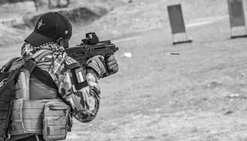 Un membre des forces spéciales nigérianes à l'entraînement avant une opération de traque de l'ISWAP.