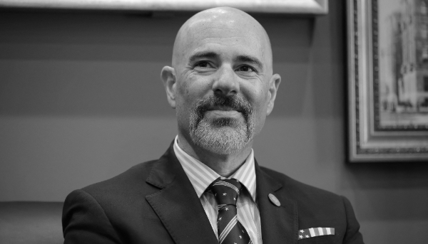 Le candidat à la Drug Enforcement Administration (DEA) Terrance Cole lors d'une rencontre avec le sénateur américain John Cornyn le 28 avril 2025 à Washington, DC.