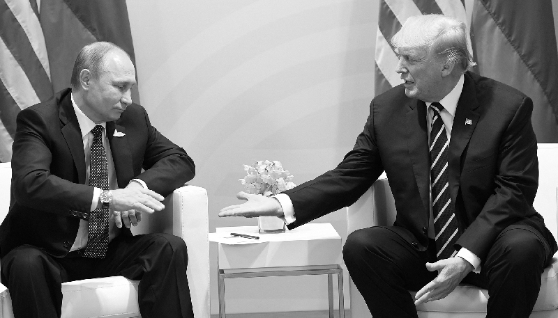 Le président russe Vladimir Poutine et son homologue américain Donald Trump au sommet du G20 à Hambourg, le 7 juillet 2017.