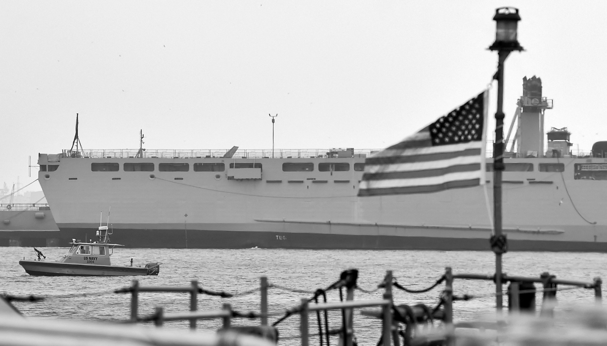 La société de drones Haris Unmanned Systems a été freinée dans son développement au Bahreïn. La présence de la Ve flotte américaine restreignant l'espace aérien disponible pour effectuer des tests.