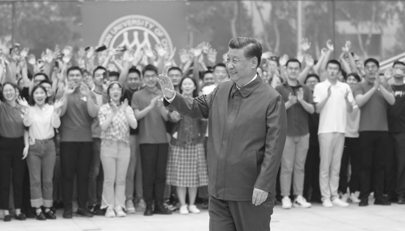 Le président chinois Xi Jinping lors d'une visite à l'université Renmin de Chine à Pékin, le 25 avril 2022. 