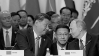 Le président russe Vladimir Poutine et son homologue chinois Xi Jinping lors d'une séance plénière organisée dans le cadre du format élargi BRICS+ au sommet des BRICS à Kazan, en Russie, le 24 octobre 2024.