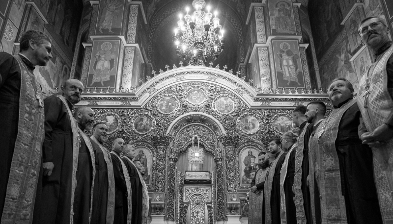 Des chapelains militaires de l'Église orthodoxe d'Ukraine à la cathédrale Saint-Michel de Kiev, le 21 mai 2025.