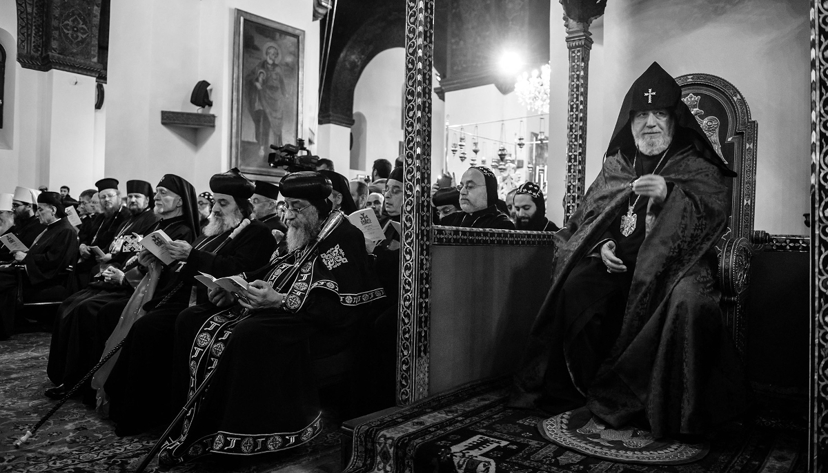 Le catholicos de tous les Arméniens Karekine II, à la messe de préparation des reliques de victimes du génocide, dans la cathédrale de Etchmiadzin (le Vatican arménien).