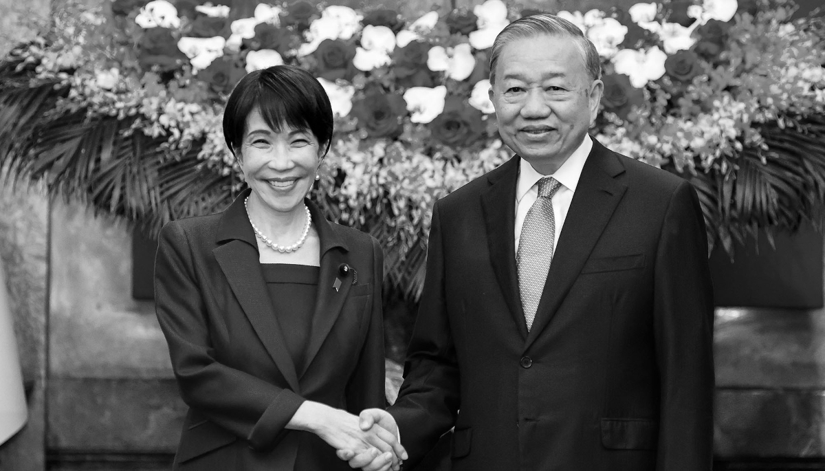 La première ministre japonaise Sanae Takaichi et le secrétaire général du Parti communiste vietnamien et président de la République Tô Lâm, à Hanoï, le 2 mai 2026.