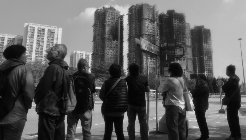 Les tours de Wang Fuk Court, dévastées par un incendie qui a fait plus de 160 morts fin novembre à Hong Kong.