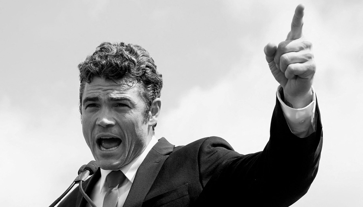 Très critique sur la guerre menée par les États-Unis et Israël contre l'Iran, Joe Kent a démissionné le 17 mars 2026 de son poste de directeur du National Counterterrorism Center (NCTC).