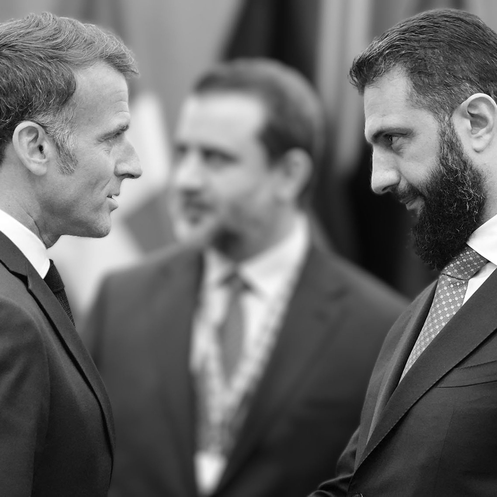 Le chef de l'État français Emmanuel Macron et Ahmed Al-Charaa, président par intérim de la Syrie, à Chypre, le 24 avril 2026.