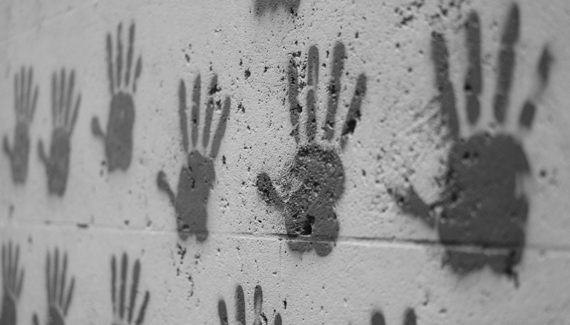 Des 'mains rouges' avaient été peintes sur le mémorial de la Shoah, à Paris, en mai 2024.