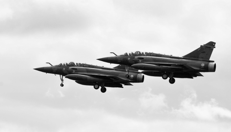 Deux Mirage 2000D lors d'un meeting aérien à Valenciennes.