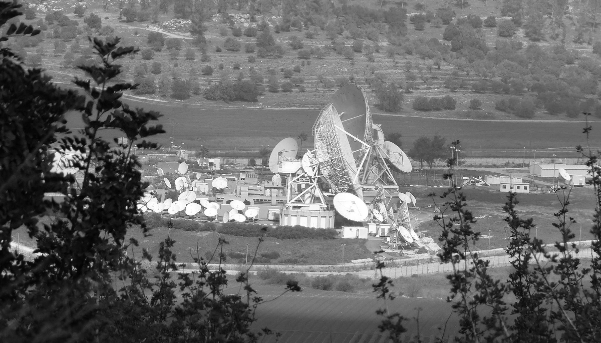 La station de réception satellite d'Emeq Ha'e'la, dans la vallée de HaEla, en Israël, a été endommagée par une frappe de l'armée iranienne et du Hezbollah le 9 mars 2026 (photo du site datée de 2014).