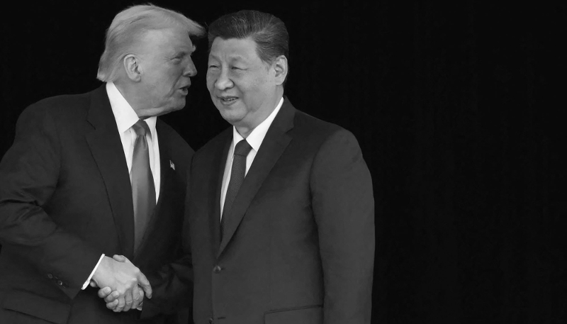 Le président américain Donald Trump et son homologue chinois Xi Jinping à l'issue de leur rencontre à Busan, en Corée du Sud, le 30 octobre 2025. 