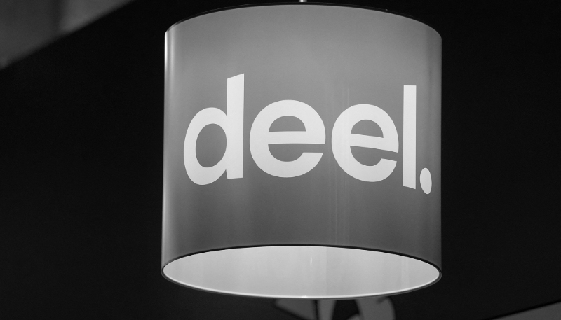 La start-up Deel accuse sa concurrente Rippling d'avoir fait appel à un cabinet d'enquête dans le but de lui soutirer des informations confidentielles.