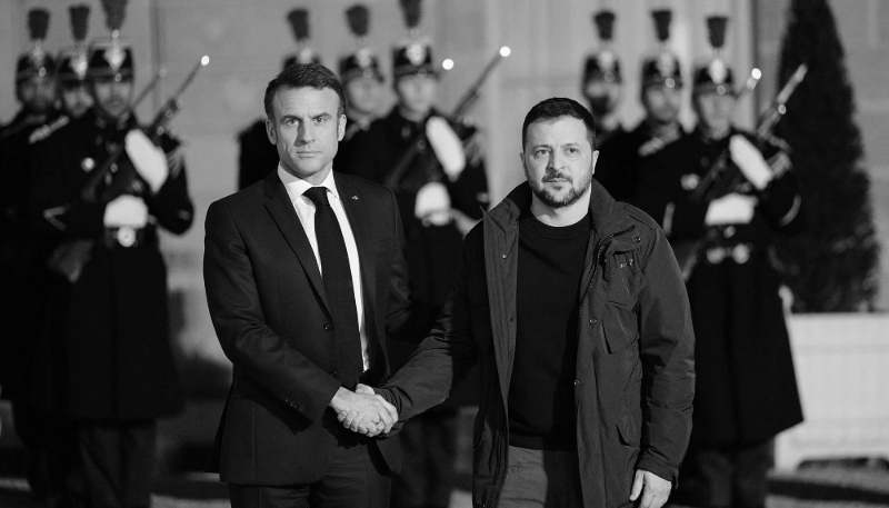 Le 16 février 2024, à l'Élysée, Emmanuel Macron et Volodymyr Zelensky ont conclu la signature d'un accord bilatéral de sécurité.