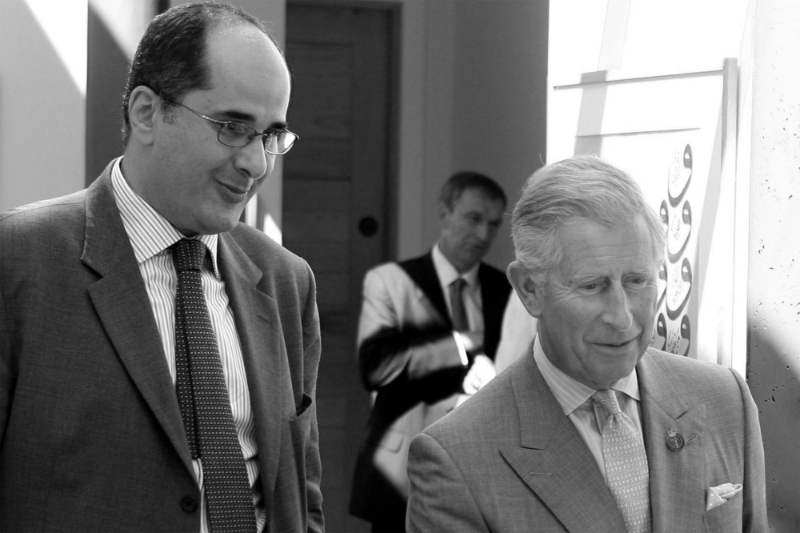 Photo de 2009 de l'architecte Khaled Azzam en compagnie de Charles d'Angleterre.