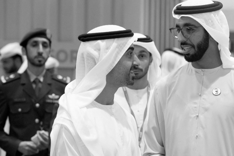 Au centre, le prince Hamdan bin Mohammed bin Zayed al-Nahyan avec le ministre émirati Shakhboot bin Nahyan bin Mubarak al-Nahyan.