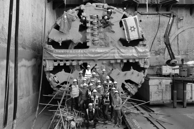 Associée dans une joint-venture avec une société israélienne, la compagnie chinoise CRTG a creusé les 11 kilomètres de tunnels du secteur ouest de la ligne rouge du futur métro de Tel Aviv.