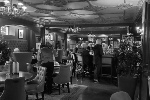 Le bar Off the Record, situé en face de la Maison blanche.