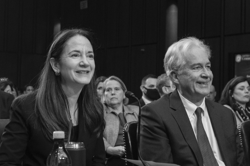 Avril Haines, directrice du renseignement national (DNI), et William J. Burns, directeur de la CIA, lors d'une audition de la commission sénatoriale du renseignement sur les menaces mondiales, à Washington, DC, le mercredi 8 mars 2023.